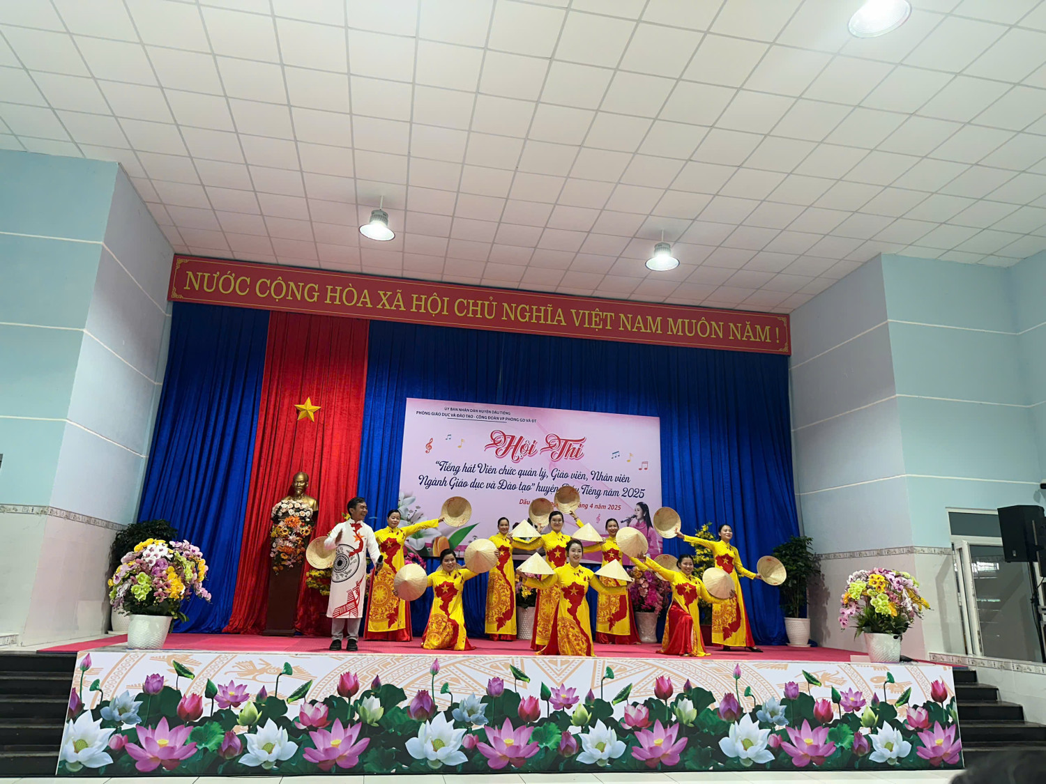 Trường Tiểu học Định Thành tham gia Hội thi "Tiếng hát viên chức quản lý, giáo viên, nhân viên ngành Giáo dục và Đào tạo huyện Dầu Tiếng" năm 2025